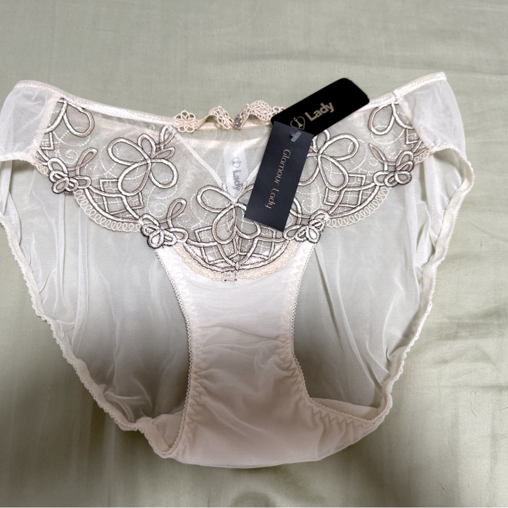 （NWT) LADY Lace embroidered women underwear XL